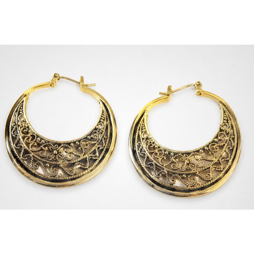 Vintage Hoop Pierced Earrings Gold-tone Filigree Self-Closing 1 3/8" Retro gp-8
